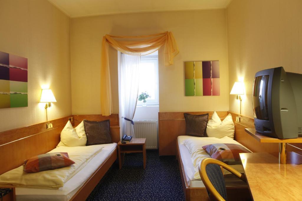 Hotel Villa Brenner Grünstadt Habitación foto